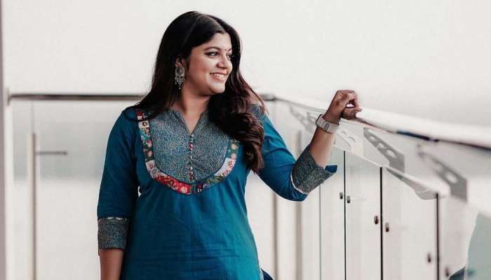 Aparna Balamurali : ഇളം കാറ്റേറ്റ് പുഞ്ചിരിയോടെ അപർണ ബാലമുരളി; ചിത്രങ്ങൾ കാണാം 