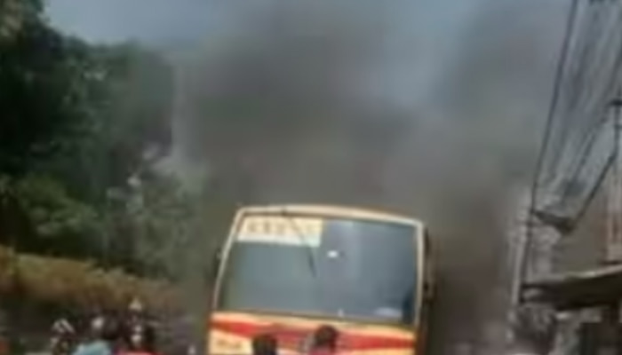 Bus Catches Fire: തൃശൂരിൽ ഓടിക്കൊണ്ടിരുന്ന കെഎസ്ആർടിസി ബസിന് തീപിടിച്ചു; ദുരന്തം ഒഴിവായത് തലനാരിഴയ്ക്ക്