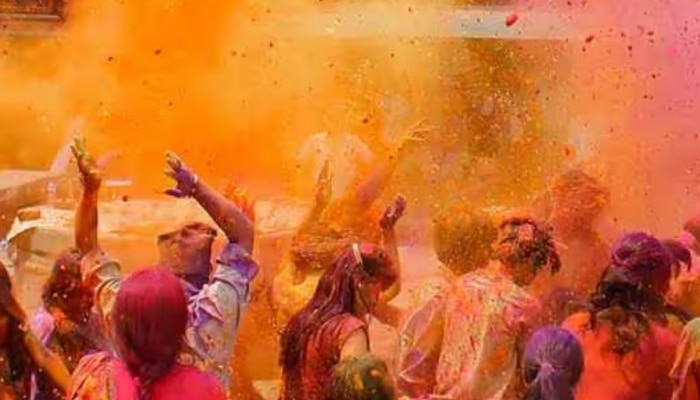  Holi 2023 : ഹോളി ദിനത്തിൽ ഏത് നിറത്തിലുള്ള വസ്ത്രം ധരിക്കുന്നതാണ് ശുഭകരം?