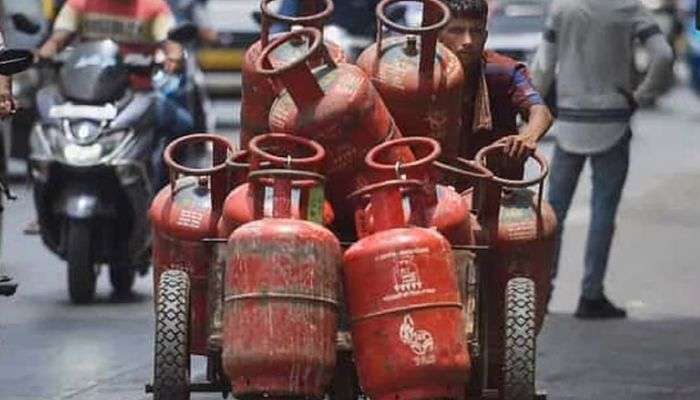 LPG Price: ഹോളിയ്ക്ക് മുന്നേ സന്തോഷവാർത്ത.. ഗ്യാസ് സിലണ്ടർ ഈ ആപ്പിലൂടെ ബുക്ക് ചെയ്യൂ ലഭിക്കും ക്യാഷ് ബാക്ക്!