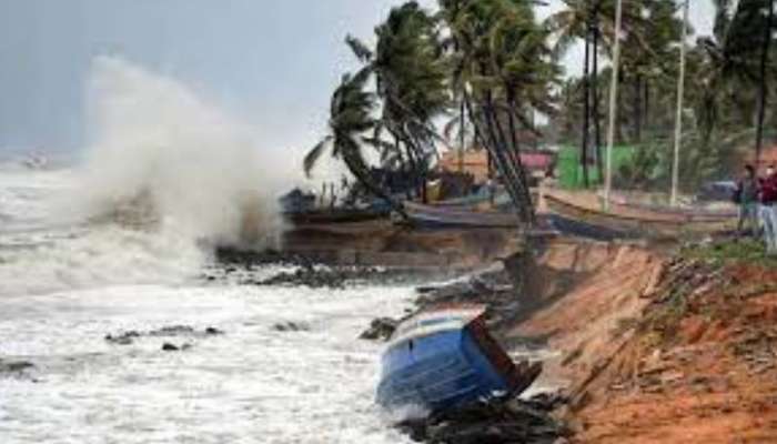 High waves: ഉയർന്ന തിരമാലയ്ക്കും കടലാക്രമണത്തിനും സാധ്യത; മത്സ്യത്തൊഴിലാളികളും തീരദേശവാസികളും ജാ​ഗ്രത പാലിക്കണമെന്ന് നിർദേശം