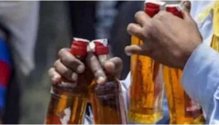 Illegal liquor: അതിർത്തിയിൽ അനധികൃത മദ്യവിൽപ്പന; ഒഴുകിയെത്തി മലയാളികൾ, നോക്കി നിന്ന് പോലീസ് 