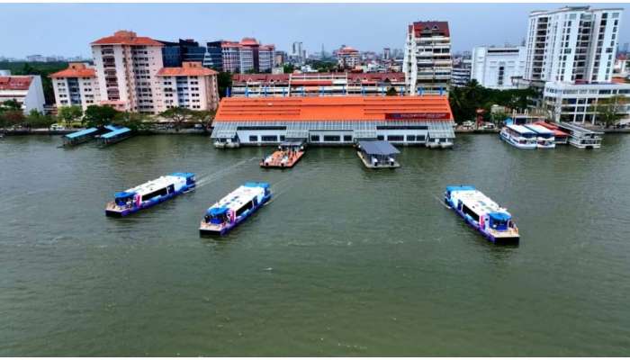 Kochi water metro: കൊച്ചി വാട്ടർ മെട്രോയ്ക്ക് ഗംഭീര വരവേൽപ്പ്; ആദ്യ ദിനം 6559 യാത്രക്കാർ