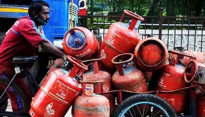 LPG Cylinder Price: മാസത്തിന്റെ ആദ്യ ദിനത്തിൽ ആശ്വാസ വാർത്ത; പാചക വാതക വിലയിൽ വൻ ഇടിവ്