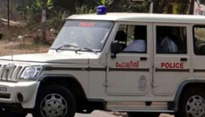 2 boats seized in Kochi: 13 പേർക്ക് അനുമതി, 40 ലധികം ആളുകളെ കയറ്റി; കൊച്ചിയിൽ 2 ബോട്ടുകൾ പിടിയിൽ