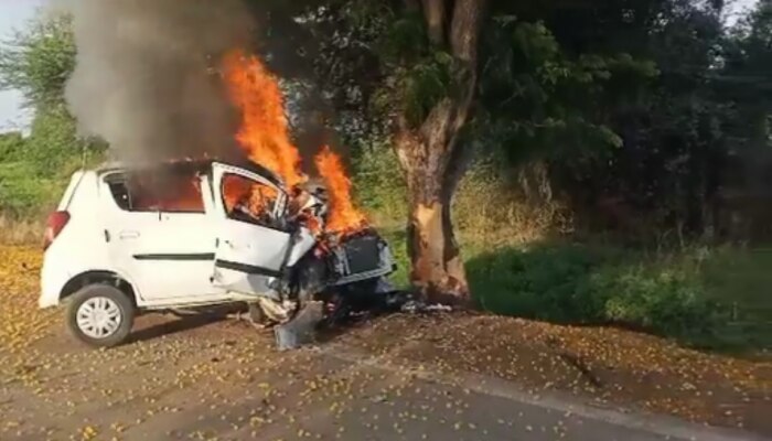 കാർ മരത്തിൽ ഇടിച്ച് കത്തിയമർന്നു; നവദമ്പതികളടക്കം 4 പേര്‍ വെന്തുമരിച്ചു