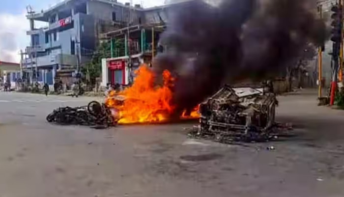 Manipur Violence: മണിപ്പൂരിൽ സംഘർഷം ശക്തം, അതീവ ജാ​ഗ്രത; രാഹുൽ ​ഗാന്ധിയുടെ സന്ദർശനം തുടരും