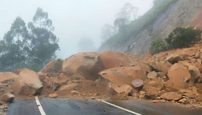 Landslide: മൂന്നാർ ഗ്യാപ് റോഡിൽ വീണ്ടും മണ്ണിടിച്ചിൽ; കൊച്ചി-ധനുഷ്കോടി ദേശീയ പാതയിൽ ഗ്യാപ് റോഡിലൂടെയുള്ള ഗതാഗതം പൂർണ്ണമായും തടസപ്പെട്ടു