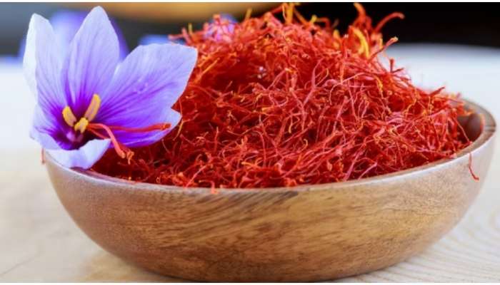 Saffron Benefits: തിളക്കമുള്ള ചർമ്മത്തിന് കുങ്കുമപ്പൂവ് മികച്ചത്; കുങ്കുമപ്പൂവിന്റെ ഗുണങ്ങൾ അറിയാം