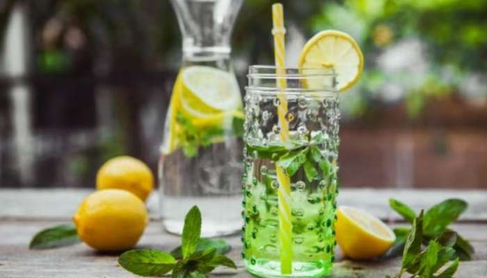 Detox Water: ശരീരത്തെ വിഷമുക്തമാക്കാം, ആരോ​ഗ്യം മികച്ചതാക്കാം; ഈ ഡിറ്റോക്സ് പാനീയങ്ങൾ കുടിച്ചുനോക്കൂ