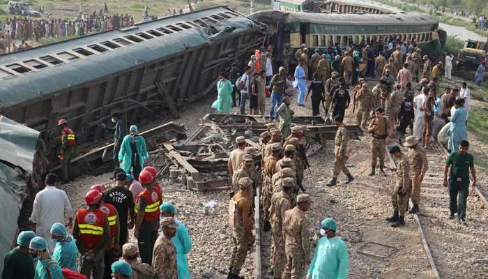 Train Derails In Pakistan: പാകിസ്ഥാനിൽ ട്രെയിൻ പാളം തെറ്റി; 28 പേർ മരിച്ചു, നിരവധി പേർക്ക് പരിക്ക്