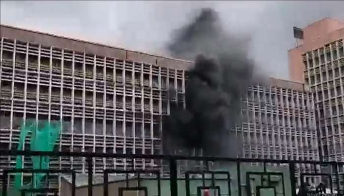 Fire at AIIMS: ഡൽഹി എയിംസിലെ അത്യാഹിത വിഭാഗത്തില്‍ വന്‍ തീപിടിത്തം