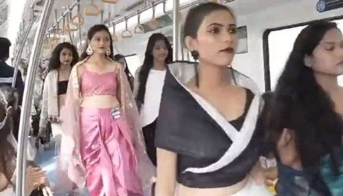Fashion Show In Metro: മെട്രോ ട്രെയിനില്‍ ഫാഷന്‍ ഷോ! ക്യാറ്റ്‌വാക്ക് കണ്ട് അമ്പരന്ന് യാത്രക്കാർ