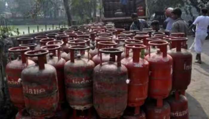 LPG Price Cut: LPG സിലിണ്ടർ നിരക്ക് വീണ്ടും കുറച്ചു, അറിയാം പുതിയ നിരക്ക്!