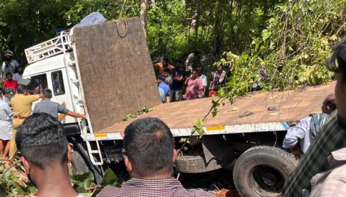 വെയ്റ്റിംഗ് ഷെഡിലേയ്ക്ക് ലോറി ഇടിച്ച് കയറി; ഒരു മരണം, കുട്ടികൾ ഉൾപ്പെടെ 4 പേർക്ക് പരിക്ക്
