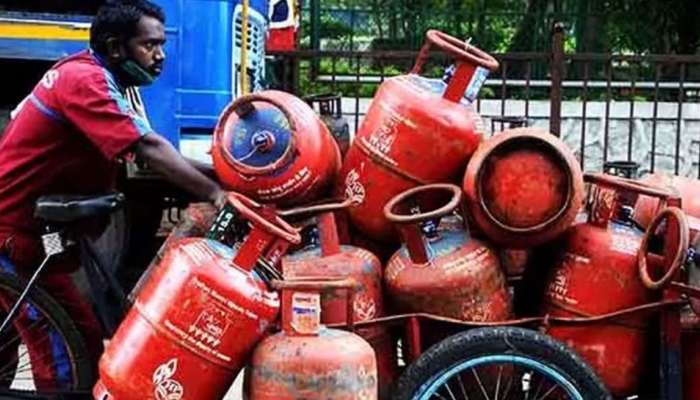 LPG sylinder: നിലവിൽ രാജ്യത്ത് 900, ഈ സംസ്ഥാനത്ത് മാത്രം ഇനി 450 രൂപക്ക് എൽപിജി സിലിണ്ടർ