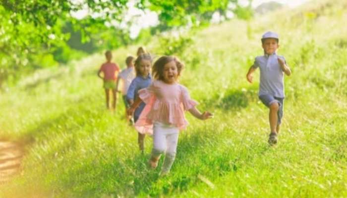 Physical Activity For Children: ബാല്യത്തിൽ കുട്ടികളുടെ വളർച്ചയിൽ നിർണായം; കുട്ടികൾ പുറത്ത് പോയി കളിക്കുന്നതിന്റെ ​ഗുണങ്ങൾ