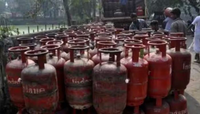 LPG Price Hike: വാണിജ്യാവശ്യത്തിനുള്ള പാചകവാതക വില കൂട്ടി; അറിയാം പുതിയ നിരക്ക്!