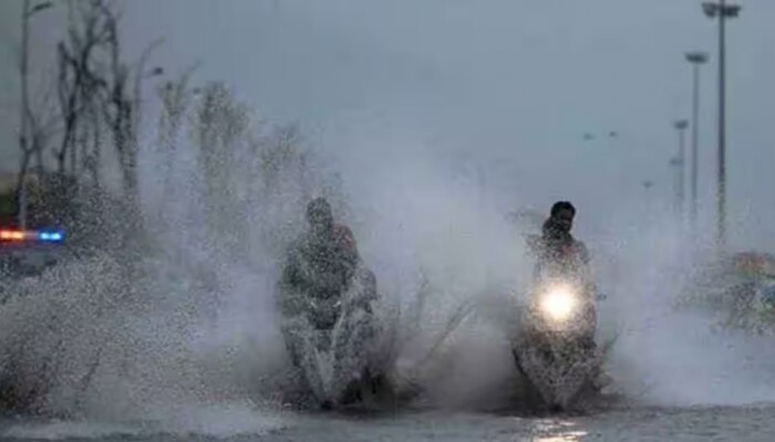 Kerala Rain: പെരുമഴയിൽ മുങ്ങി തലസ്ഥാനം; അടുത്ത 12 മണിക്കൂറിൽ ഈ ജില്ലകളിൽ ഇടിമിന്നലോടു കൂടിയ കനത്ത മഴ