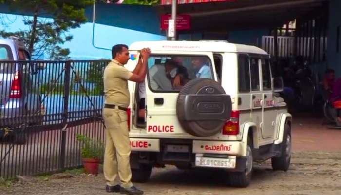 കോളേജ് ദിനാഘോഷത്തിൽ  റെയ്സിഗ്, സമീപവാസിയായ പെൺകുട്ടിയ്ക്ക് ജീപ്പ്ഇടിച്ച് പരിക്ക്