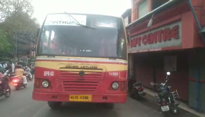 KSRTC : 63 രൂപ ടിക്കറ്റിന് 50 രൂപ നൽകി; ബാക്കി ചോദിച്ചപ്പോൾ കെഎസ്ആർടിസി കണ്ടക്ടറെ മദ്യപിച്ചെത്തിയ യാത്രക്കാരൻ മർദ്ദിച്ചു