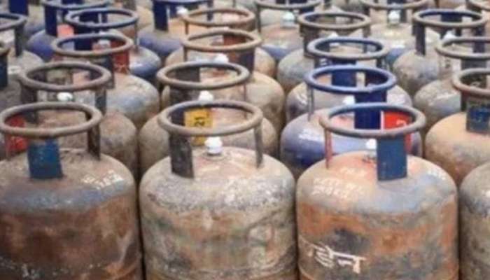 LPG Cylinder Price: പുതുവർഷത്തിൻറെ ആദ്യ ദിനത്തിൽ സിലിണ്ടർ വില കുറച്ചു, പുതിയ വില ഇന്നുമുതൽ 