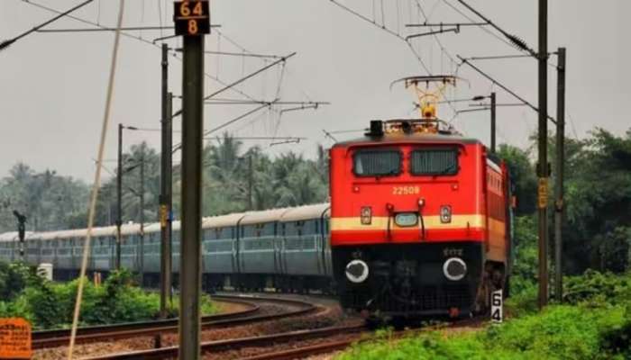 Railway Room Booking: സ്റ്റേഷനിൽ ഇനി കാത്ത് നിൽക്കേണ്ട,  വെറും 50 രൂപക്ക് കിടിലൻ മുറി ബുക്ക് ചെയ്യാം