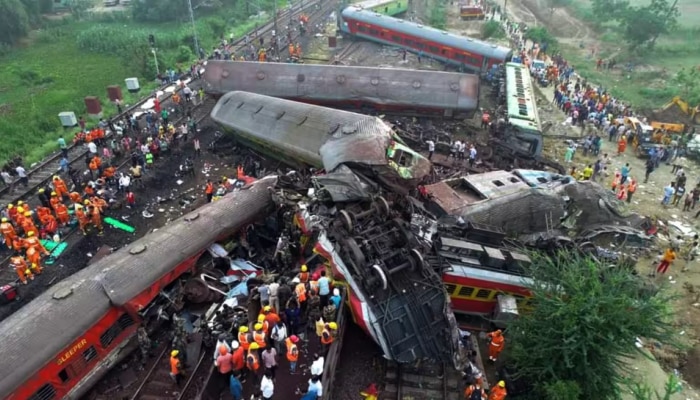 Andrapradesh Train Accident: ആന്ധ്ര ട്രെയിൻ ദുരന്തത്തിന് കാരണം ലോക്കോ പൈലറ്റ് ക്രിക്കറ്റ് കണ്ടിരുന്നത്