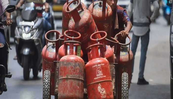 Free LPG Cylinder Scheme: ഒരു രൂപ പോലും മുടക്കണ്ട, ഹോളിയ്ക്ക് ഈ സംസ്ഥാനത്തെ സ്ത്രീകള്‍ക്ക് ലഭിക്കും ഫ്രീ ഗ്യാസ് സിലിണ്ടര്‍!!