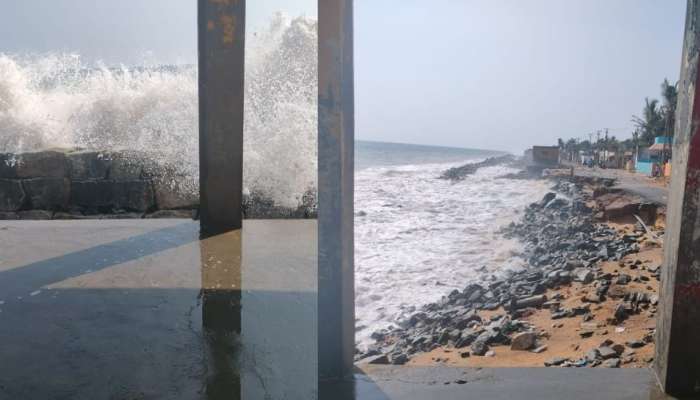 Sea Erosion: തിരുവനന്തപുരത്തും ആലപ്പുഴയിലും തൃശൂരും കടലാക്രമണം രൂക്ഷം; സംസ്ഥാനത്ത് തീരദേശത്ത് ജാഗ്രത, കടലിൽ ഇറങ്ങരുതെന്ന് നിർദേശം