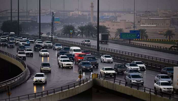 Saudi Rain Alert: സൗദിയിൽ വെള്ളിയാഴ്ച വരെ ഇടിയോട് കൂടിയ മഴയ്ക്കും കാറ്റിനും സാധ്യത