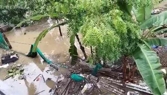 Kerala Rain Update: പത്തനംതിട്ടയിൽ മണ്ണിടിച്ചിൽ, ഇടുക്കിയിൽ രാത്രി യാത്രയ്ക്ക് നിരോധനം; മഴ കനക്കുമെന്ന് മുന്നറിയിപ്പ്