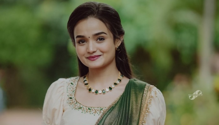 Actress Meenakshi: മീനൂട്ടി സൂപ്പറാ! മീനാക്ഷിയുടെ ചിത്രങ്ങൾ ശ്രദ്ധ നേടുന്നു