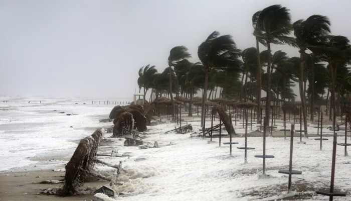 Kerala rain warning: ഇരട്ട ചക്രവാതച്ചുഴി, ഒപ്പം പടിഞ്ഞാറന്‍ കാറ്റും; സംസ്ഥാനത്ത് ഇനി വ്യാപക മഴ