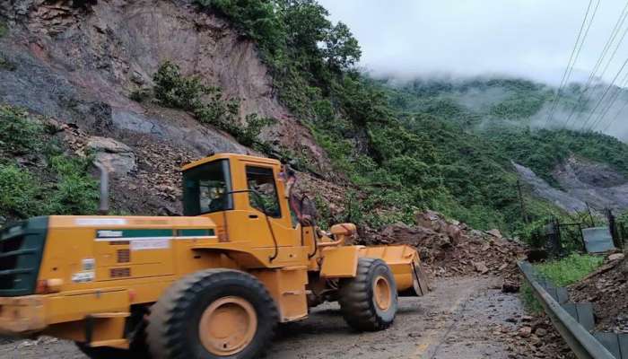 Assam Landslide: നേപ്പാളിൽ മണ്ണിടിച്ചിലിൽ; രണ്ട് ബസ്സുകള്‍ നദിയിലേക്കു വീണു, 60 ഓളംപേരെ കാണാതായി!