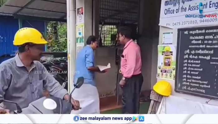 Panchayat member protested by giving sweets to the KSEB officials who cut the line in the house