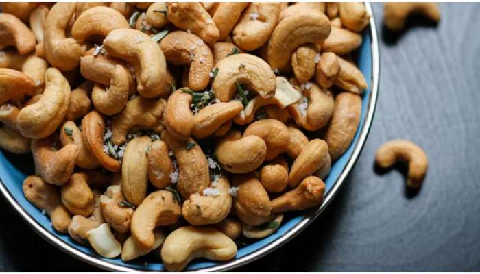 Cashew: അണ്ടിപ്പരിപ്പ് വാരി വലിച്ച് കഴിക്കല്ലേ...; ആരോഗ്യത്തിന് ഹാനീകരം