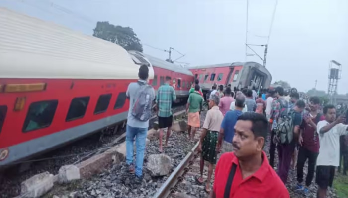 Train Accident: ഹൗറ-മുംബൈ എക്സ്പ്രസ് പാളം തെറ്റി; 2 മരണം, നിരവധി പേർക്ക് പരിക്ക്