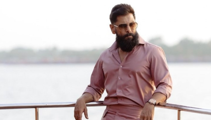 Chiyaan Vikram: സ്റ്റൈലൻ ലുക്കിൽ വിക്രം; സോഷ്യൽ മീഡിയയിൽ വൈറലായി ചിത്രങ്ങൾ