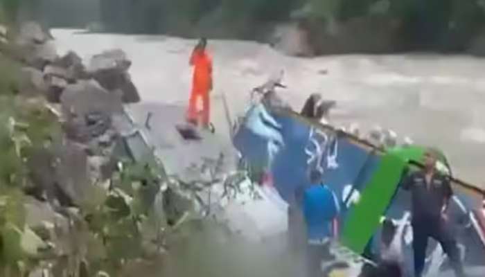 Nepal Bus Accident: നേപ്പാളിൽ ഇന്ത്യക്കാർ സഞ്ചരിച്ച ബസ് പുഴയിലേക്ക് മറിഞ്ഞു; 14 പേർ മരിച്ചു, നിരവധി പേർക്ക് പരിക്ക്