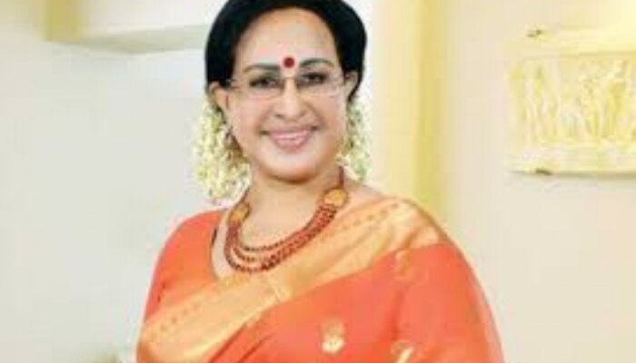 Actress Sheela: &#039;ഒരാൾ കെട്ടിപ്പിടിച്ച് ഉമ്മ വെച്ചാൽ തെളിവിനായി സെൽഫിയെടുക്കാനാകുമോ?&#039; സ്ത്രീക്ക് തുല്യ വേതനം വേണമെന്ന് ഷീല