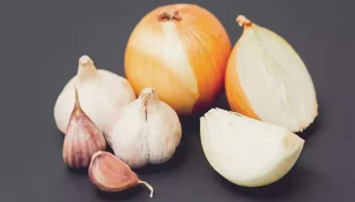 Garlic And Onion: വെളുത്തുള്ളിയും സവാളയും കഴിച്ചാൽ എന്താണ് ഗുണം? മികച്ച ഫലത്തിന് ഇത് എങ്ങനെ കഴിക്കണം?