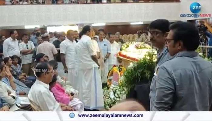 VD Satheesan Pays Tribute To Kaviyoor Ponnamma