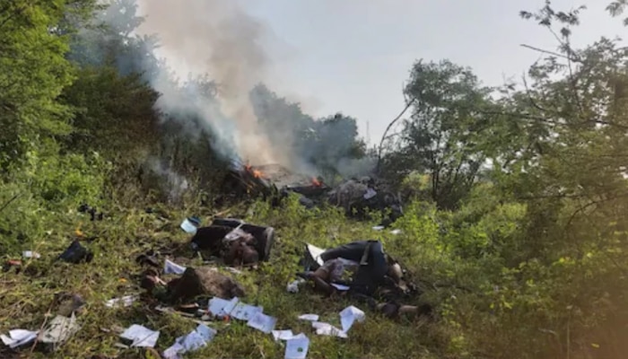 Pune Helicopter Crash: പൂനെയിൽ ഹെലികോപ്റ്റർ തകർന്ന് 3 മരണം