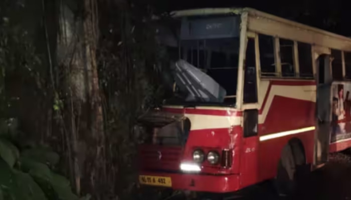 KSRTC Accident: നിയന്ത്രണം വിട്ട് മതിലിൽ ഇടിച്ചു, കെഎസ്ആ‌ർടിസി ബസ് അപകടത്തിൽ 10 പേർക്ക് പരിക്ക്