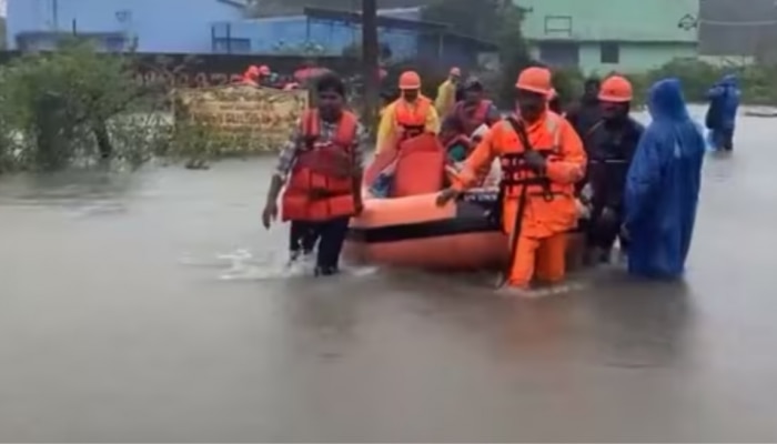 Cyclone Fengal Update: നാശം വിതച്ച് ഫിൻജാൽ; വിഴുപ്പുറത്ത് വീണ്ടും റെഡ് അലർട്ട്, കേരളത്തിലും അതിതീവ്ര മഴയ്ക്ക് സാധ്യത