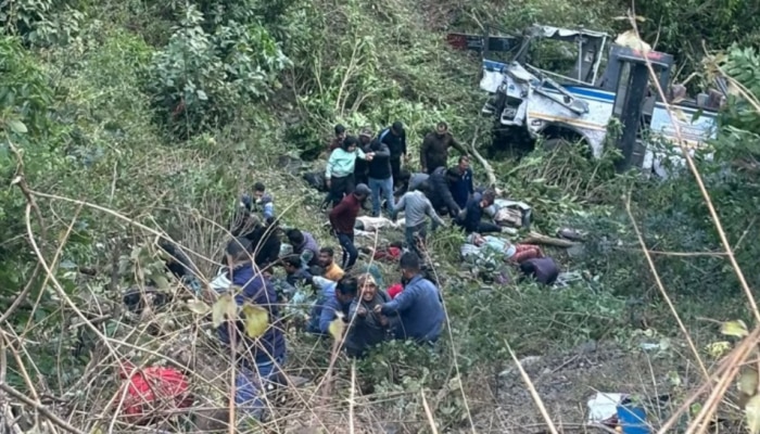 Uttarakhand Bus Accident: 1500 അടി താഴ്ചയുള്ള കൊക്കയിലേക്ക് ബസ് മറിഞ്ഞു; 3 പേർക്ക് ദാരുണാന്ത്യം