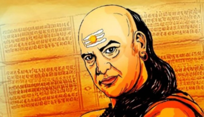  Chanakya Niti: അപകടം വിളിച്ച് വരുത്തുന്നതിന് തുല്യം; ഇവരെ ഒരിക്കലും സഹായിക്കരുത്!