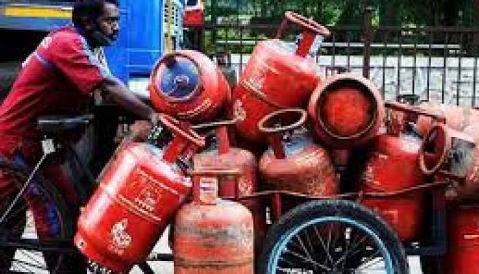 LPG Price Hike: പാചകവാതകത്തിന് വില കൂട്ടി; ഇന്ന് മുതല്‍ പ്രാബല്യത്തില്‍, പിഎം ഉജ്ജ്വല യോജനയ്ക്കും ബാധകം