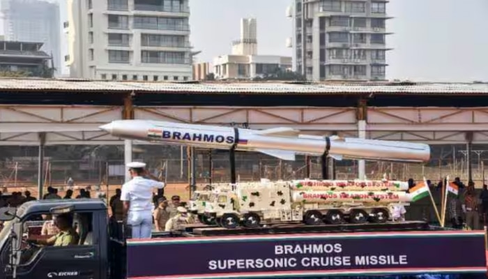 BrahMos Missile: &#039;ഇന്ത്യ ബ്രഹ്മോസ് പ്രയോ​ഗിച്ചു&#039;, സ്ഥിരീകരിച്ച് പാകിസ്താൻ; ഇന്ത്യൻ തിരിച്ചടിയിൽ തകർന്ന് പാക് വ്യോമതാവളം